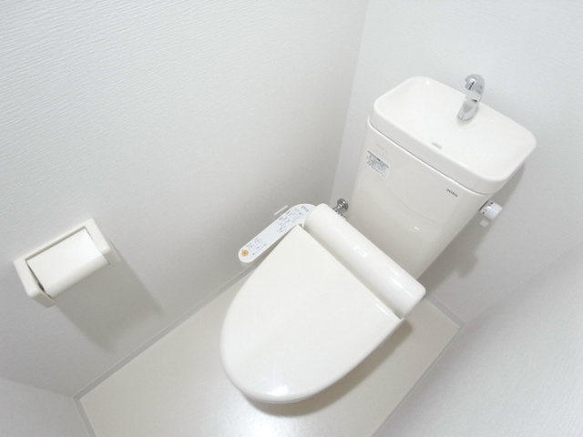 神戸市東灘区甲南町１丁目の賃貸マンションのトイレ