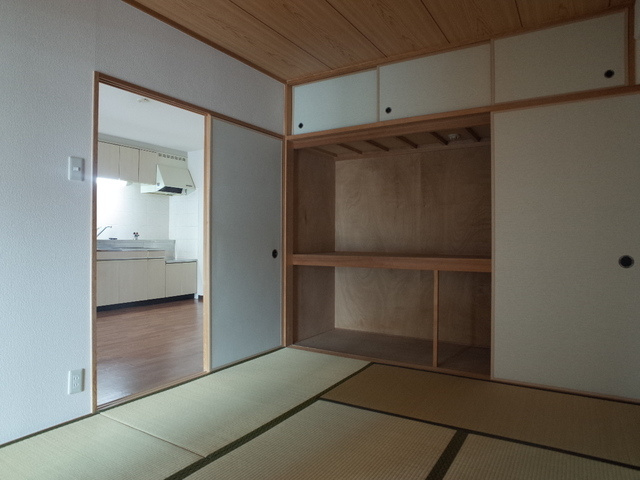 西宮市大森町の賃貸マンションの居間・リビング