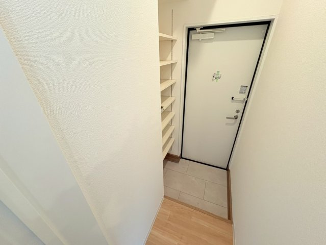 神戸市東灘区住吉南町２丁目のアパートの玄関