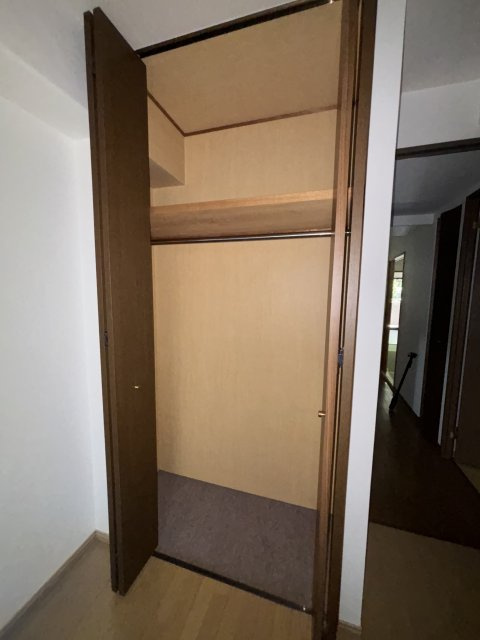 芦屋市朝日ケ丘町の賃貸マンションの収納