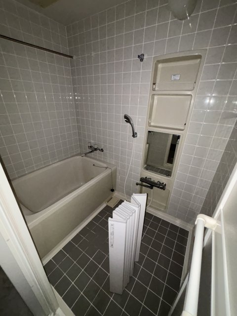 芦屋市朝日ケ丘町の賃貸マンションの浴室