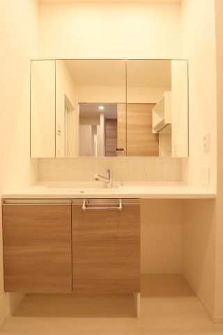 神戸市東灘区西岡本１丁目の賃貸マンションの洗面所
