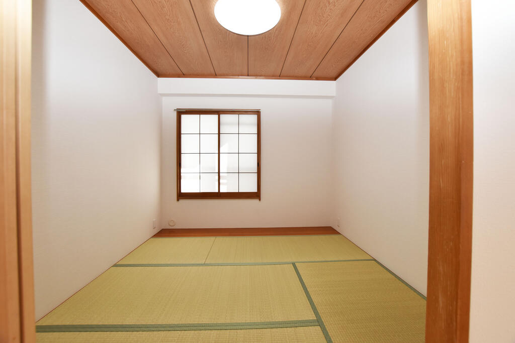 芦屋市山手町の賃貸マンションの居間・リビング