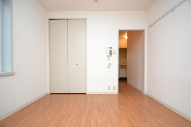 神戸市灘区下河原通２丁目の賃貸マンションの居間・リビング