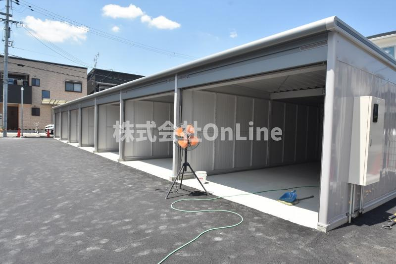 アイリスコートの駐車場