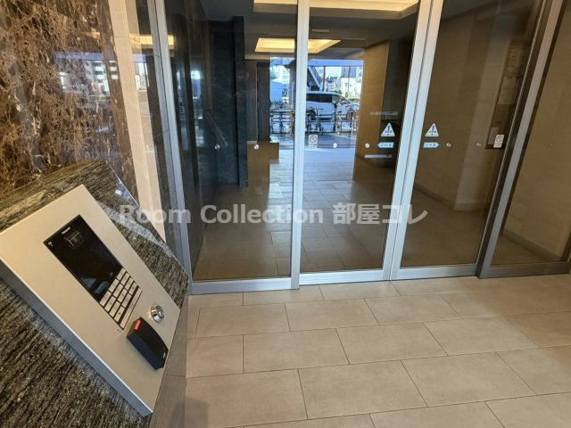 プレサンスジェネ千種内山Ⅱのエントランス