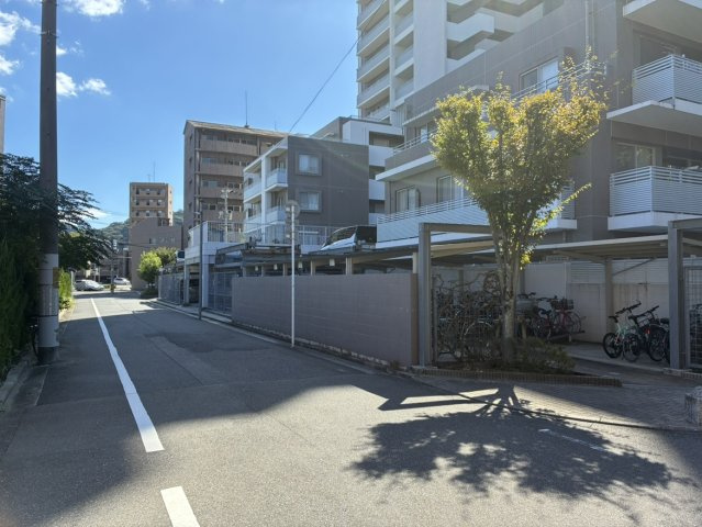 アーバンビュー白島コンフォートパークの周辺|フジ白島店まで徒歩2分。DCMダイキが徒歩4分。自転車移動もラクな平坦地、通勤通学に便利な立地です！
