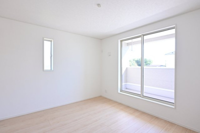 【洋室】 | 太田市新田大根町第2　クレイドルガーデン　 | バルコニーに面したお部屋は窓も大きくとっても明るい♪