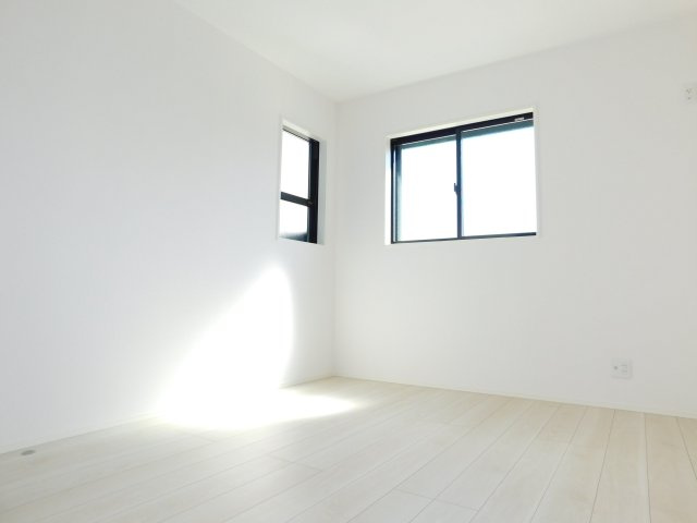 名古屋市中村区森田町３丁目の新築一戸建の洋室|◇洋室◇　　南面で明るい洋室５．６帖　全居室収納完備！