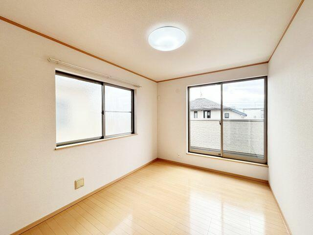 宇都宮市西原町　4ＬＤＫ　中古住宅の洋室