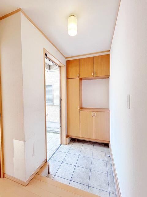 宇都宮市西原町　4ＬＤＫ　中古住宅の玄関