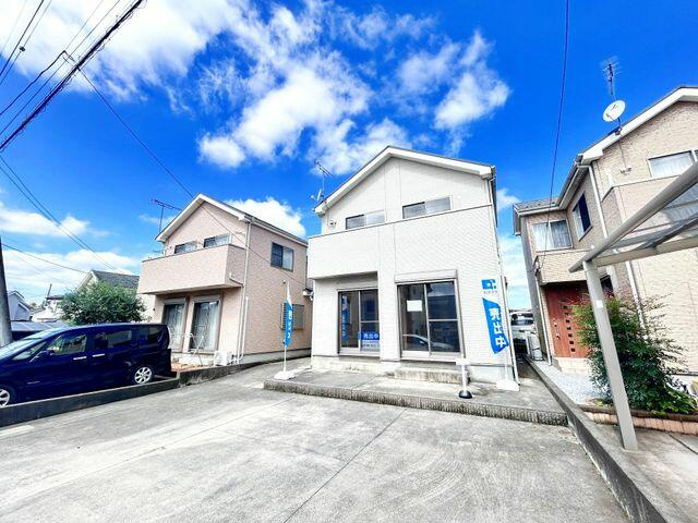 宇都宮市西原町　4ＬＤＫ　中古住宅の前面道路含む現地写真