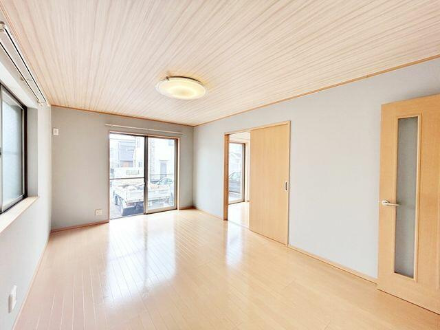 宇都宮市西原町　4ＬＤＫ　中古住宅の居間・リビング
