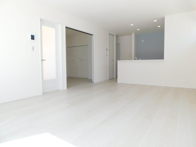 名古屋市中川区下之一色町字中ノ切の新築一戸建の居間・リビング|◇リビング◇　　南面で明るいリビング１７．５帖　洋室と続き間で２２．０帖の広々空間になります♪