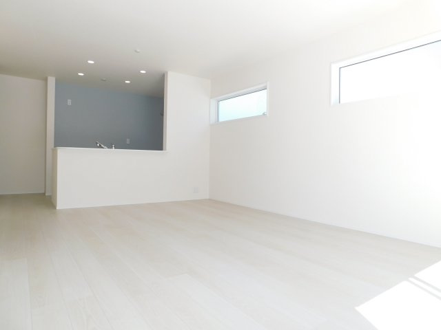 名古屋市中川区下之一色町字中ノ切の新築一戸建の居間・リビング|◇リビング◇　　南面で明るいリビング１７．５帖　リビングが見渡せる対面キッチン♪