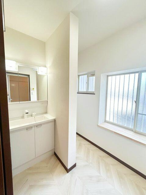 宇都宮市中岡本町　4LDK　中古住宅の独立洗面台