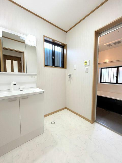 宇都宮市平出町　4LDK　中古住宅の独立洗面台