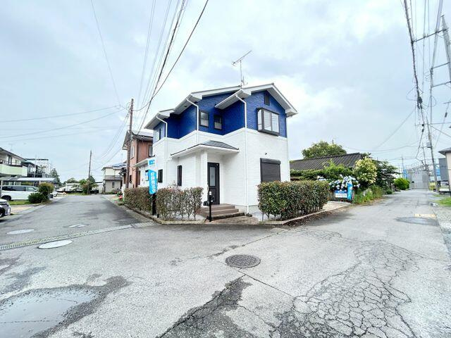 宇都宮市平出町　4LDK　中古住宅の前面道路含む現地写真