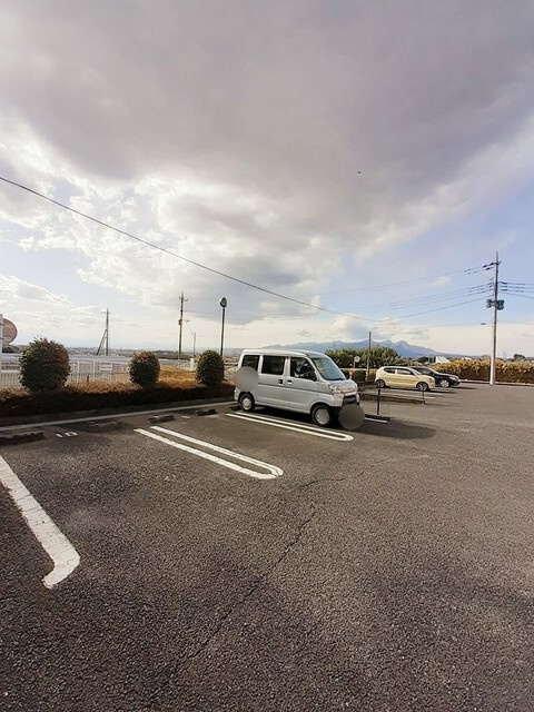 パルティールの駐車場