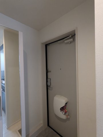 メゾンイロドリの玄関