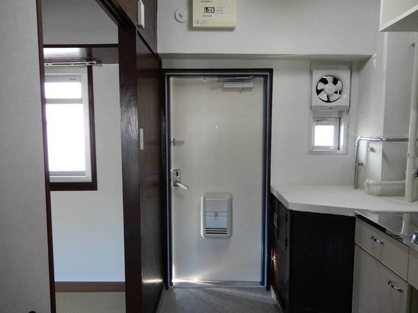 ビレッジハウス城蓮寺8号棟の玄関|ビレッジハウスの同一物件・同一タイプの間取りの写真です