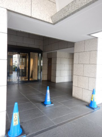 東新宿レジデンシャルタワーのエントランス