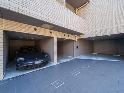 【駐車場】