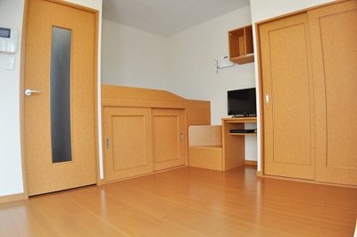 【居間・リビング】 | レオパレスフローラＡＩ | ベッド、ＴＶ付き（部屋によりメーカーは異なります）