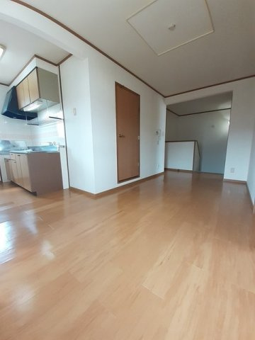 クレストール花の木Ｂの居間・リビング