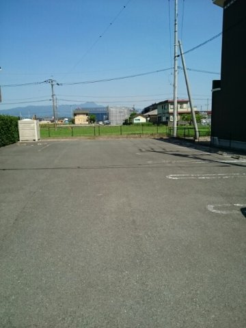 レジデンスサニーの駐車場