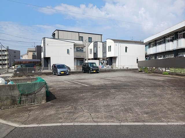 レジデンス中花の駐車場