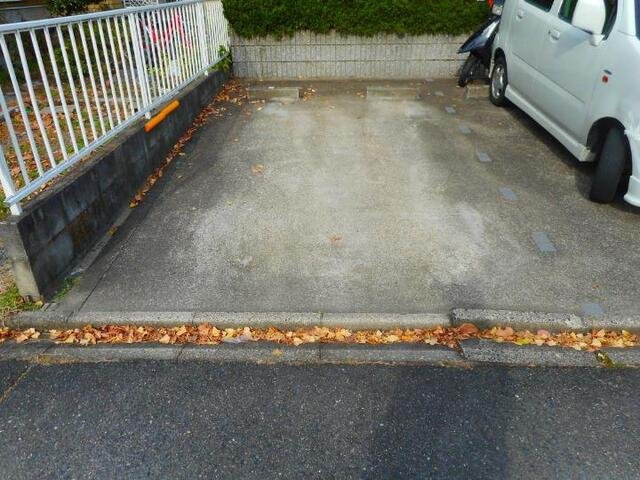ミキハイツＢの駐車場