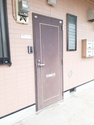 シティハイツ園田の玄関