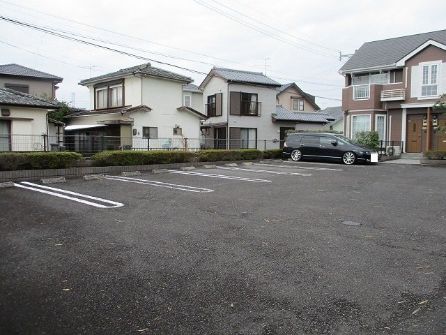 マーヴェラスヴィラＡの駐車場