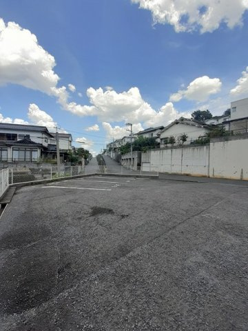エルディム天王の駐車場