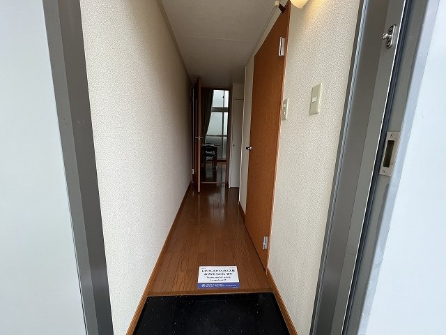 レオパレスマイスの玄関
