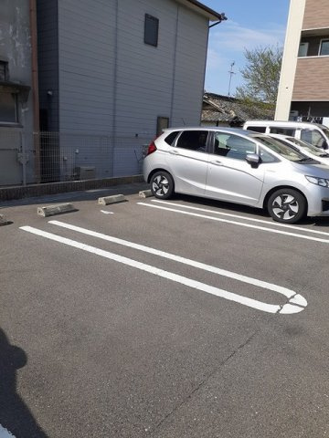 ベルフローラルの駐車場