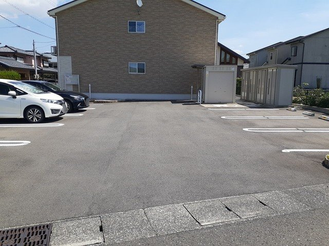 プレジールの駐車場