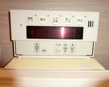 パシフィック新小岩の洋室|【寝室】心と体をゆったりと安らげる主寝室。寝室のゆとりが大きい分だけ、暮らしの安らぎは深まります。一日の疲れを癒すだけでなく、ご夫婦の親密な語らいを紡ぎ出します