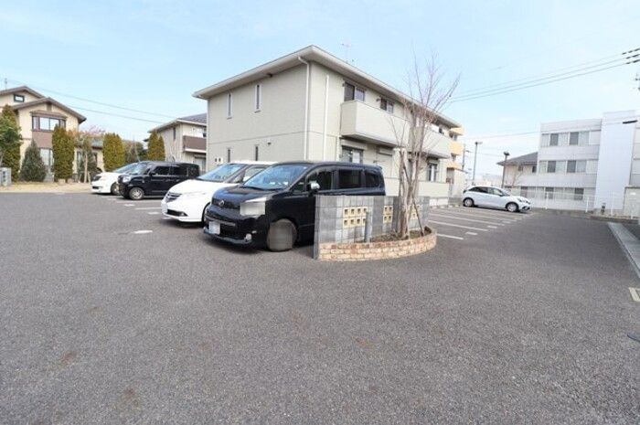 ヴェヌスト　Cの駐車場|駐車場に車を止められます