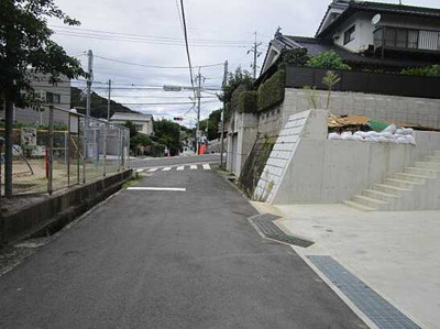 【前面道路含む現地写真】 | 広島市東区中山鏡が丘No.B 鏡ヶ丘