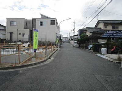 【前面道路含む現地写真】 | 広島市安佐南区伴東８丁目No.1 三菱沼田（大原台）