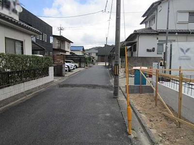 【前面道路含む現地写真】 | 広島市安佐南区伴東８丁目No.1 三菱沼田（大原台）