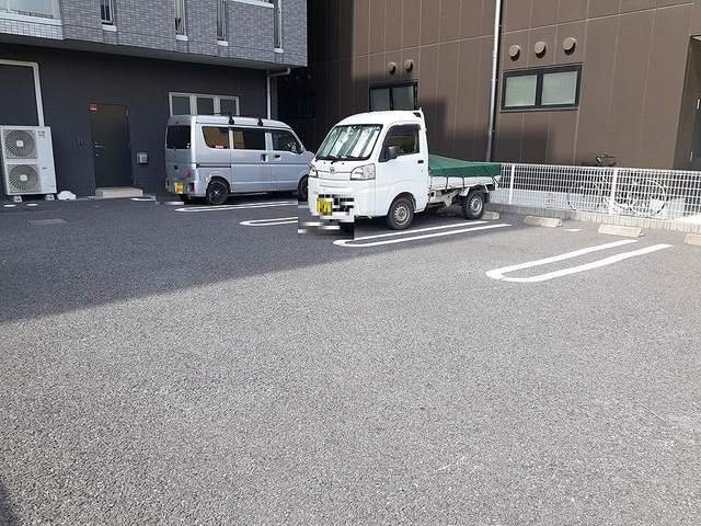 ミッド　ヴィラ　レジデンスの駐車場