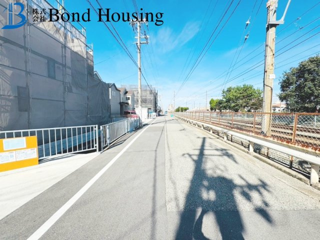 全7区画　お車並列２台以上　二見町東二見　A号棟　新築戸建の前面道路含む現地写真