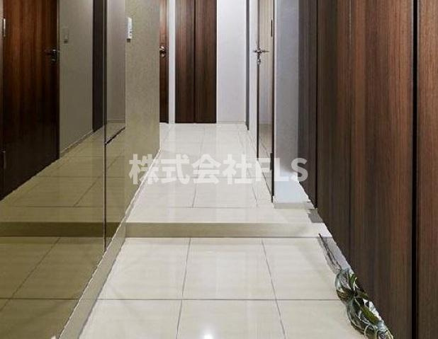 中央区東日本橋１丁目の賃貸マンションの玄関