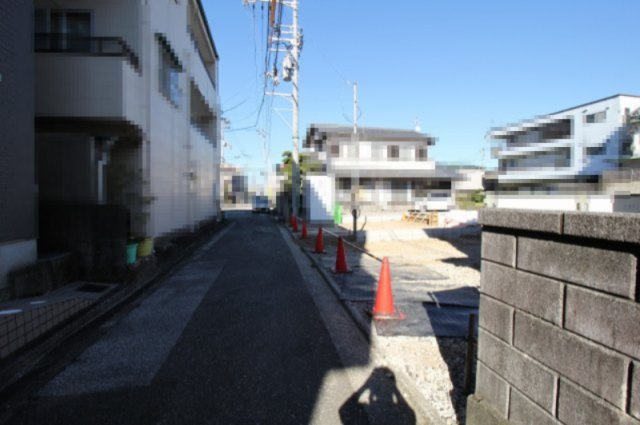 高知市潮新町2丁目　新築戸建  1号棟　（全2区画）　の前面道路含む現地写真|【一方】　北西　幅3.4ｍ　公道　接面:10.1ｍ