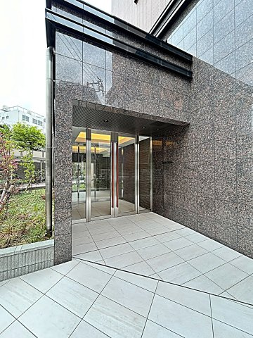 ＲＡＸＡ覚王山のエントランス