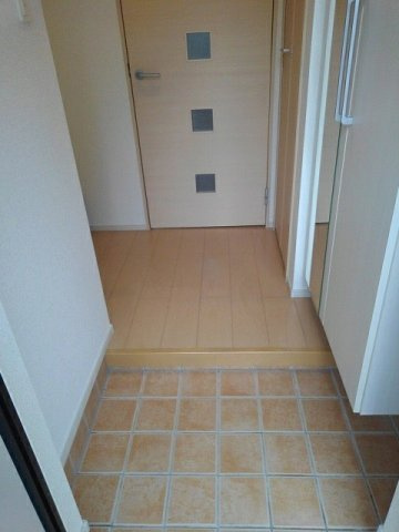 リヴ．プランドールＡの玄関|収納もある玄関です
