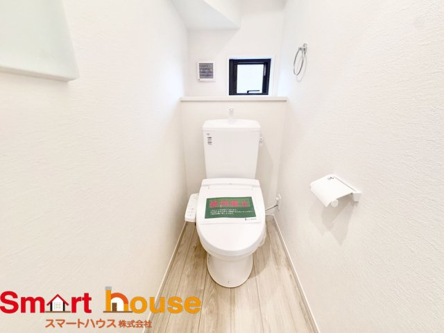 海老名市河原口1期　新築1棟のトイレ|節水型でエコなトイレには今では当たり前のウォシュレット付き。換気機能も着いているので常に快適ですね♪